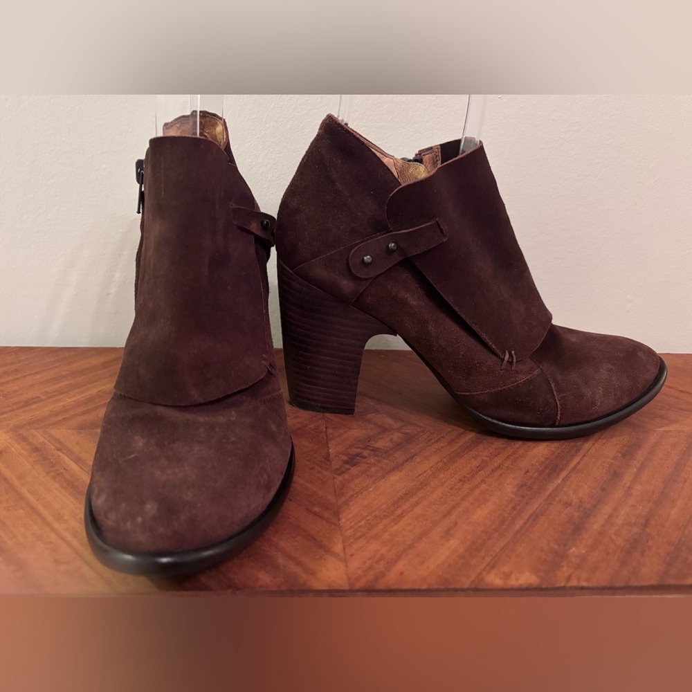 Coclico‎ Suede Ankle Boots